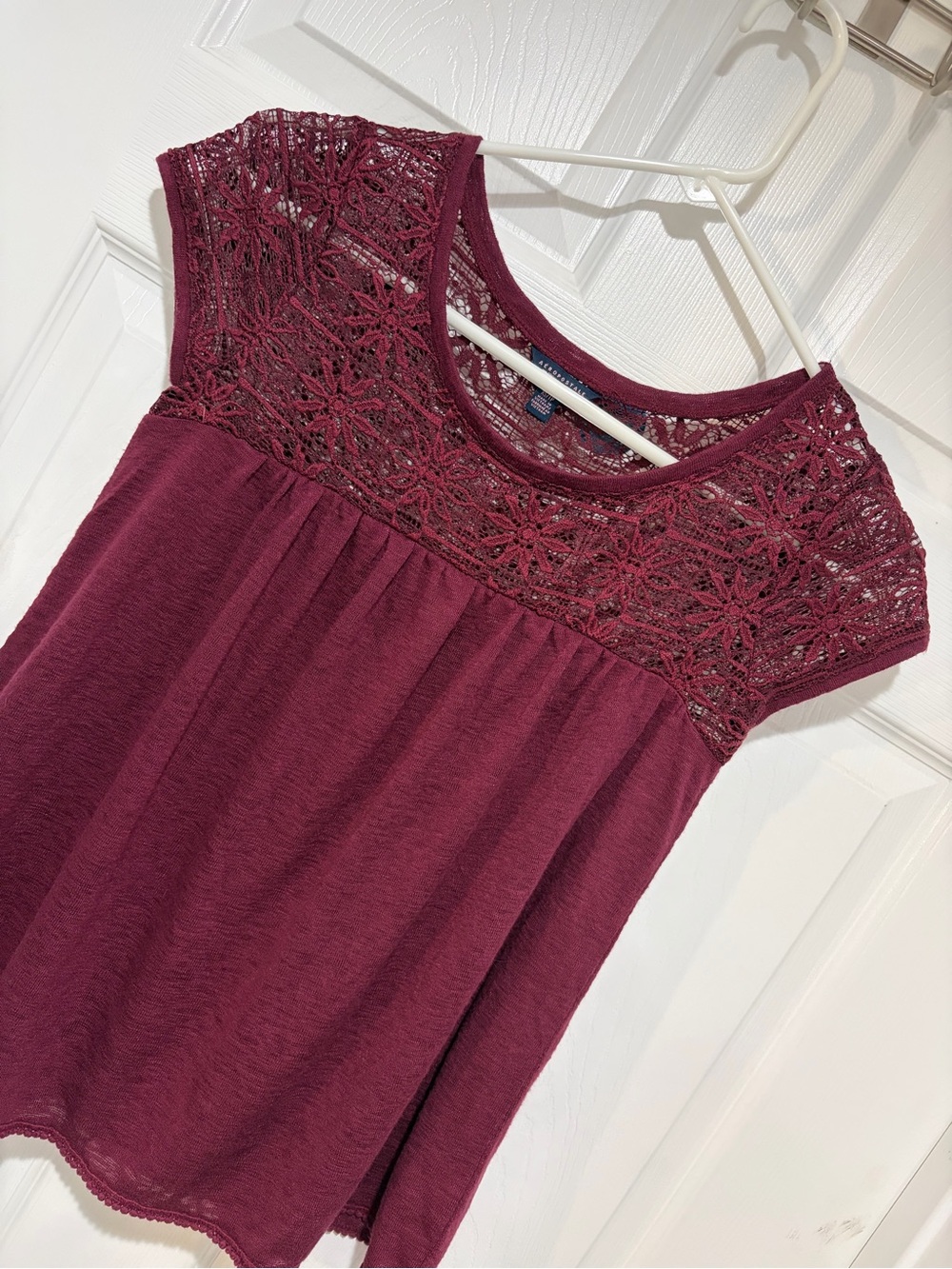 AEROPOSTALE Women's Burgundy Lace Yoke Short Sleeve Top